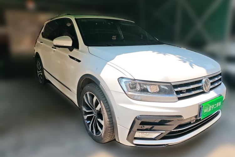 Used Volkswagen Tiguan L 2021 330TSI Automatic Two-Wheel Drive R-Line Enhanced Edition Front Right 45 Deg