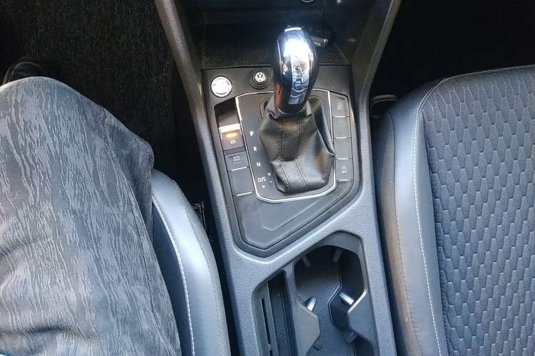 Used Volkswagen Tiguan L 2021 280TSI Automatic Two-Wheel Drive Comfort Edition – Low-Trim Version Gear Lever