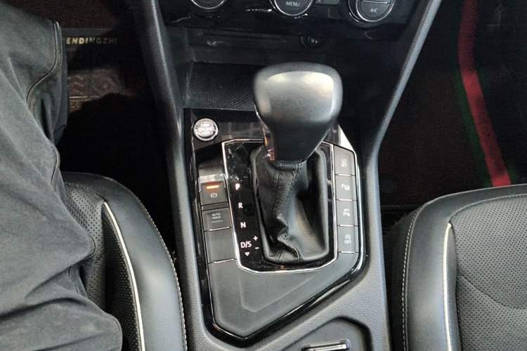 Used Volkswagen Tiguan L 2021 330TSI Automatic Two-Wheel Drive R-Line Flagship Edition Gear Lever