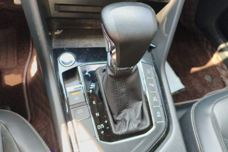 Used Volkswagen Tiguan L 2021 330TSI Automatic Two-Wheel Drive R-Line Enhanced Edition Gear Lever