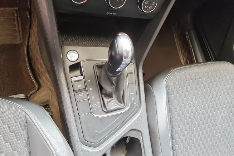 Used Volkswagen Tiguan L 2021 280TSI Automatic Two-Wheel Drive Comfort Edition – Low-Trim Version Gear Lever