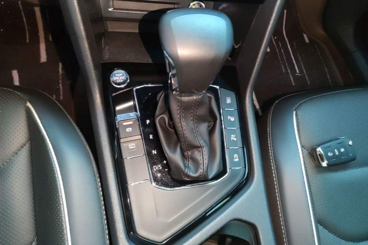 Used Volkswagen Tiguan L 2021 330TSI Automatic Two-Wheel Drive R-Line Flagship Edition Gear Lever