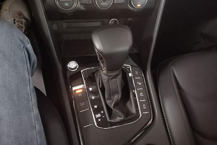 Used Volkswagen Tiguan L 2021 330TSI Automatic Two-Wheel Drive R-Line Enhanced Edition Gear Lever