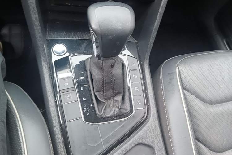Used Volkswagen Tiguan L 2021 330TSI Automatic Two-Wheel Drive R-Line Flagship Edition Gear Lever