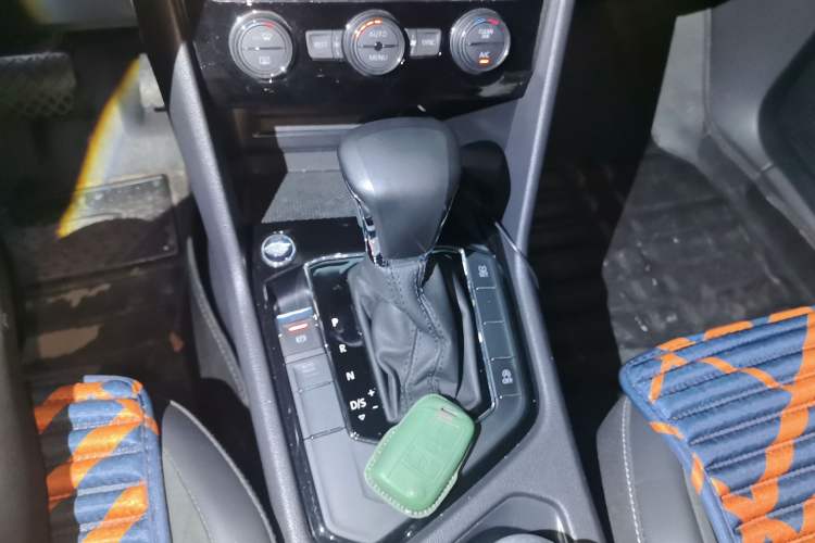 Used Volkswagen Tiguan L 2021 330TSI Automatic Two-Wheel Drive Smart Edition Gear Lever