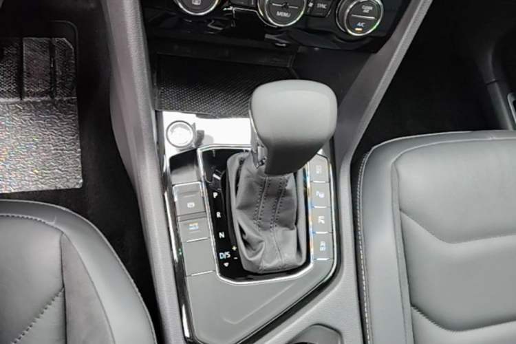 Used Volkswagen Tiguan L 2021 330TSI Automatic Two-Wheel Drive R-Line Enhanced Edition Gear Lever