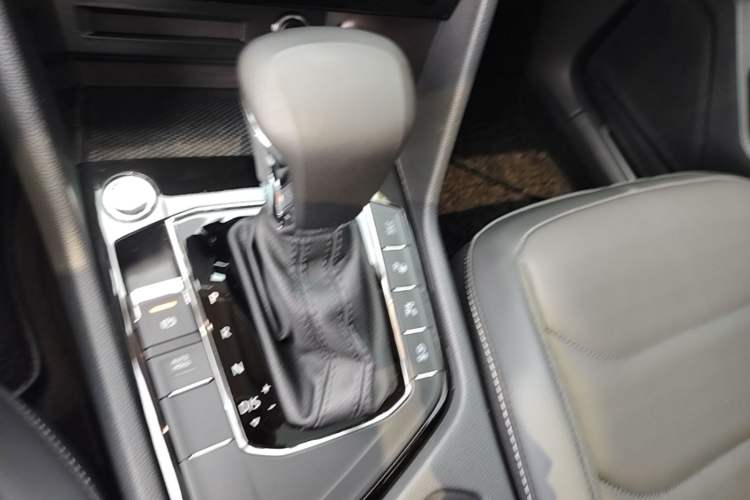 Used Volkswagen Tiguan L 2021 330TSI Automatic Two-Wheel Drive R-Line Enhanced Edition Gear Lever