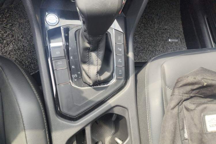 Used Volkswagen Tiguan L 2021 330TSI Automatic Two-Wheel Drive R-Line Enhanced Edition Gear Lever