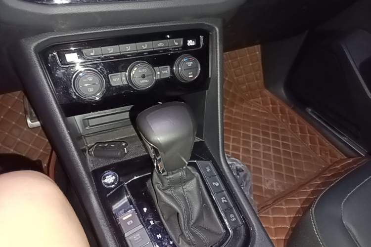 Used Volkswagen Tiguan L 2021 330TSI Automatic Two-Wheel Drive R-Line Enhanced Edition Gear Lever