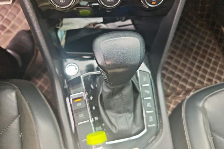 Used Volkswagen Tiguan L 2021 330TSI Automatic Two-Wheel Drive R-Line Enhanced Edition Gear Lever