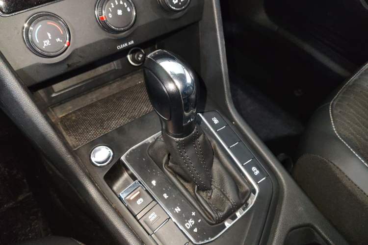 Used Volkswagen Tiguan L 2021 330TSI Automatic Two-Wheel Drive Comfort Edition Gear Lever