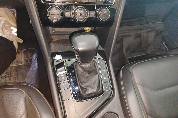 Used Volkswagen Tiguan L 2021 330TSI Automatic Two-Wheel Drive R-Line Enhanced Edition Gear Lever