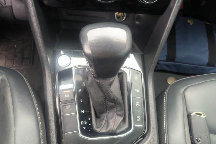 Used Volkswagen Tiguan L 2021 330TSI Automatic Two-Wheel Drive R-Line Enhanced Edition Gear Lever