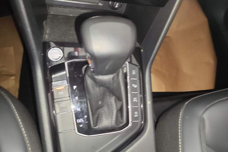 Used Volkswagen Tiguan L 2021 330TSI Automatic Two-Wheel Drive R-Line Enhanced Edition Gear Lever