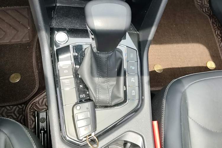 Used Volkswagen Tiguan L 2021 330TSI Automatic Two-Wheel Drive R-Line Enhanced Edition Gear Lever