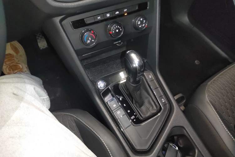 Used Volkswagen Tiguan L 2021 280TSI Automatic Two-Wheel Drive Comfort Edition – Low-Trim Version Gear Lever