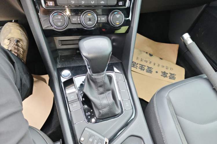 Used Volkswagen Tiguan L 2021 330TSI Automatic Two-Wheel Drive Smart Edition Gear Lever