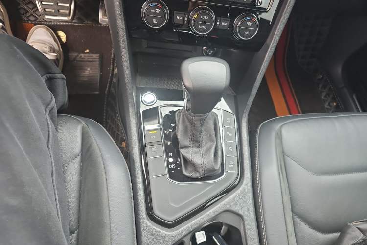 Used Volkswagen Tiguan L 2021 330TSI Automatic Two-Wheel Drive R-Line Flagship Edition Gear Lever
