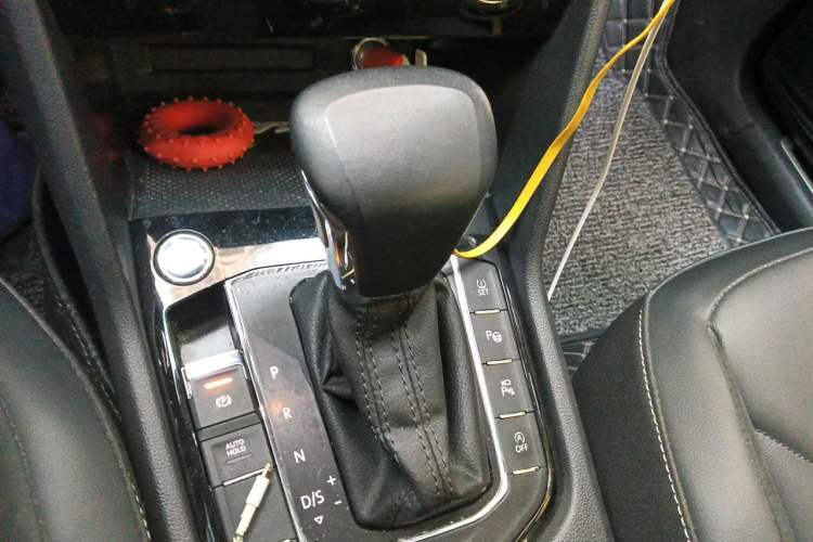Used Volkswagen Tiguan L 2021 330TSI Automatic Two-Wheel Drive R-Line Enhanced Edition Gear Lever