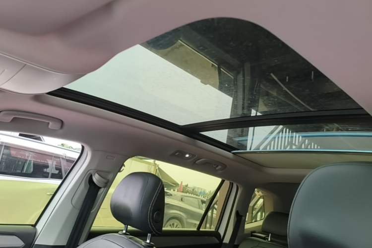Used Volkswagen Tiguan L 2021 280TSI Automatic Two-Wheel Drive Smart Edition Headliner