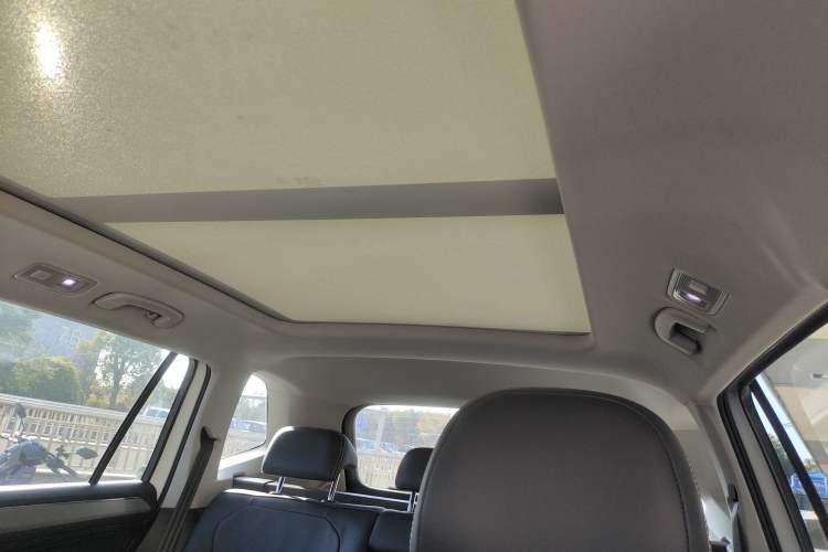 Used Volkswagen Tiguan L 2021 330TSI Automatic Two-Wheel Drive Smart Edition Headliner