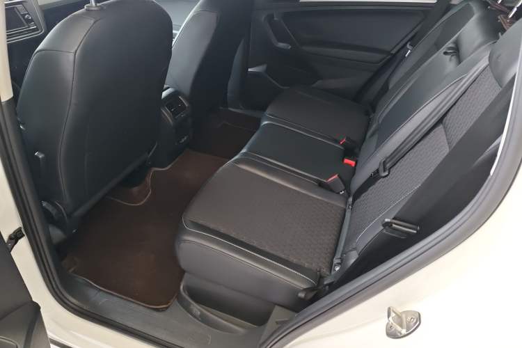 Used Volkswagen Tiguan L 2021 280TSI Automatic Two-Wheel Drive Comfort Edition – Low-Trim Version Interior 1