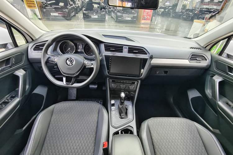 Used Volkswagen Tiguan L 2021 280TSI Automatic Two-Wheel Drive Smart Edition Interior 1