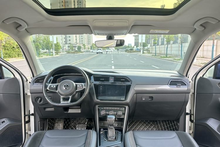 Used Volkswagen Tiguan L 2021 330TSI Automatic Two-Wheel Drive R-Line Enhanced Edition Interior 1