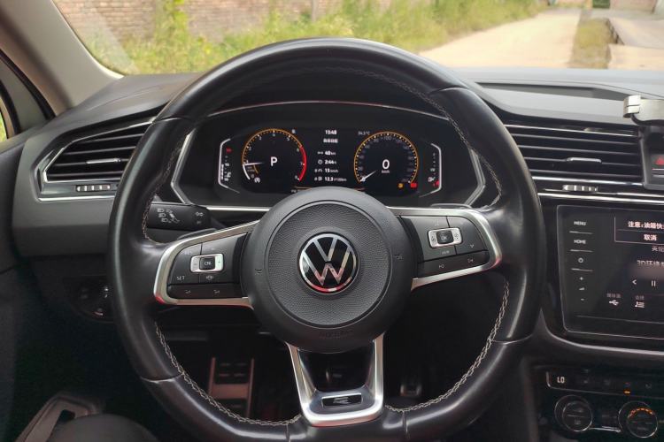Used Volkswagen Tiguan L 2021 330TSI Automatic Two-Wheel Drive R-Line Enhanced Edition Interior 1
