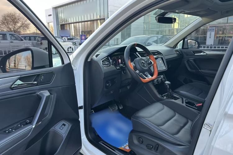 Used Volkswagen Tiguan L 2021 330TSI Automatic Two-Wheel Drive R-Line Enhanced Edition Interior 1