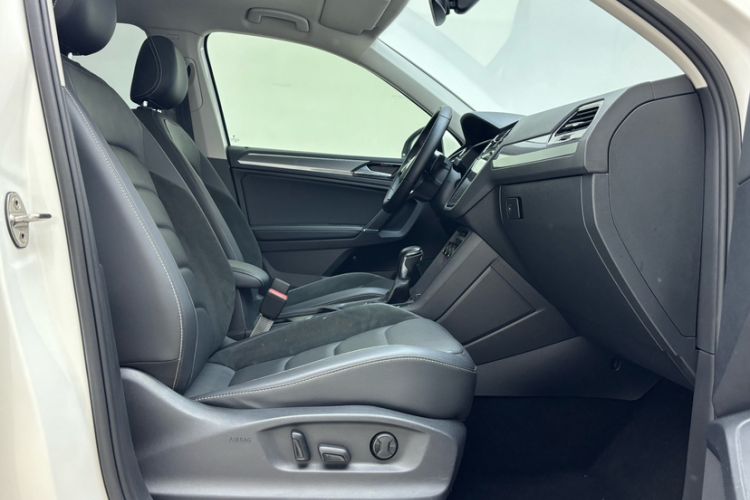 Used Volkswagen Tiguan L 2021 330TSI Automatic Two-Wheel Drive R-Line Enhanced Edition Interior 1
