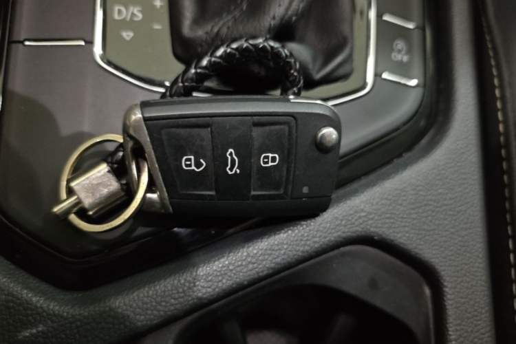 Used Volkswagen Tiguan L 2021 330TSI Automatic Two-Wheel Drive Smart Edition Interior 1