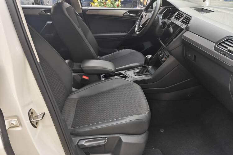 Used Volkswagen Tiguan L 2021 280TSI Automatic Two-Wheel Drive Smart Edition Interior 10