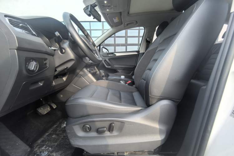 Used Volkswagen Tiguan L 2021 330TSI Automatic Two-Wheel Drive Smart Edition Interior 2