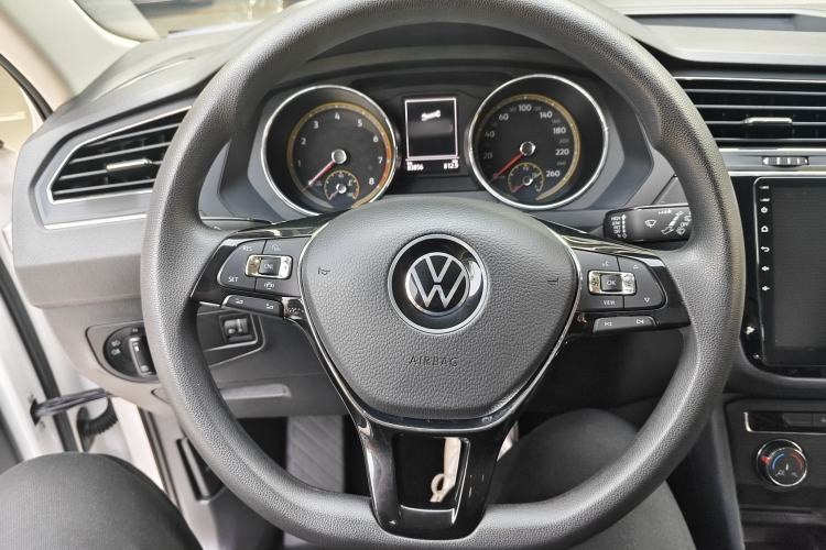 Used Volkswagen Tiguan L 2021 280TSI Automatic Two-Wheel Drive Smart Edition Interior 2