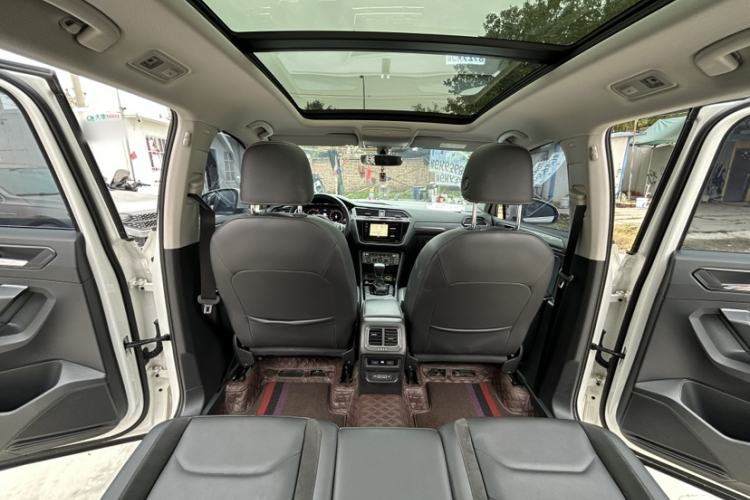 Used Volkswagen Tiguan L 2021 330TSI Automatic Two-Wheel Drive R-Line Enhanced Edition Interior 2