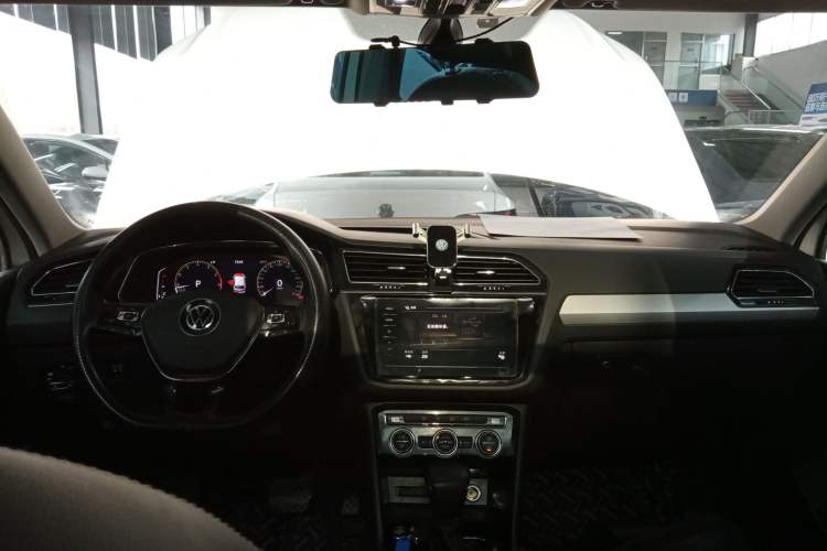 Used Volkswagen Tiguan L 2021 330TSI Automatic Two-Wheel Drive Smart Edition Interior 2