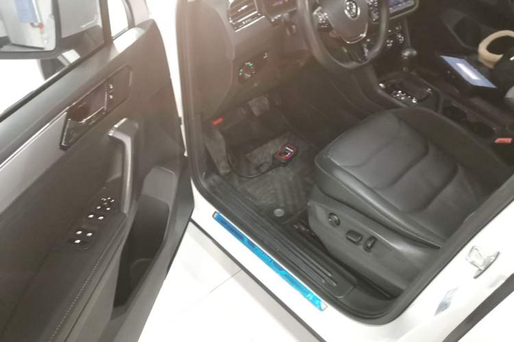 Used Volkswagen Tiguan L 2021 330TSI Automatic Two-Wheel Drive Smart Edition Interior 3