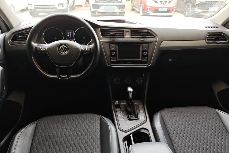 Used Volkswagen Tiguan L 2021 280TSI Automatic Two-Wheel Drive Comfort Edition – Low-Trim Version Interior 3