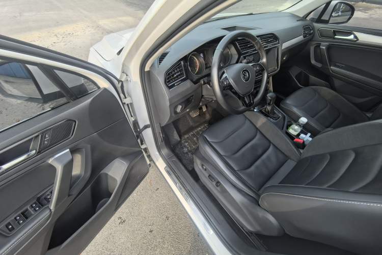 Used Volkswagen Tiguan L 2021 330TSI Automatic Two-Wheel Drive Smart Edition Interior 3