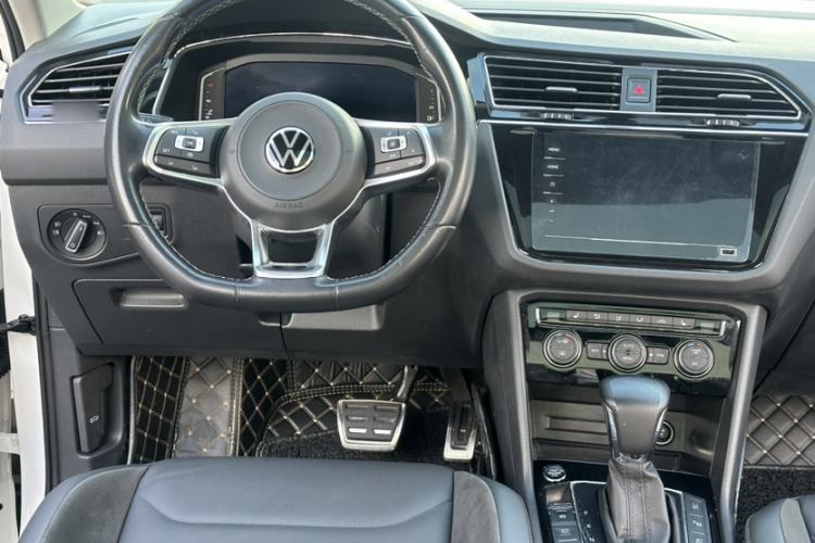 Used Volkswagen Tiguan L 2021 330TSI Automatic Two-Wheel Drive R-Line Enhanced Edition Interior 3