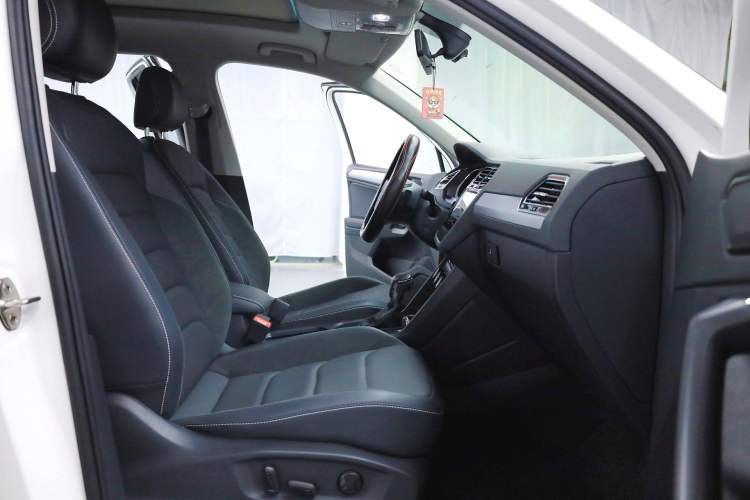 Used Volkswagen Tiguan L 2021 330TSI Automatic Two-Wheel Drive Smart Edition Interior 3