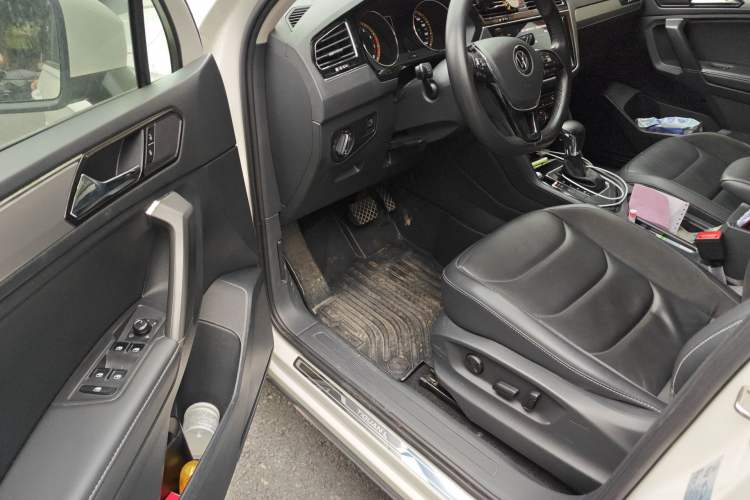 Used Volkswagen Tiguan L 2021 330TSI Automatic Two-Wheel Drive Smart Edition Interior 3