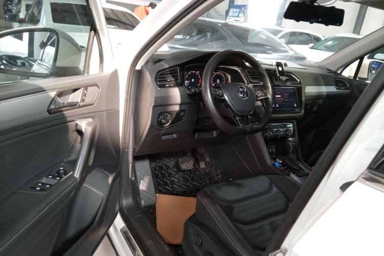 Used Volkswagen Tiguan L 2021 330TSI Automatic Two-Wheel Drive Smart Edition Interior 3