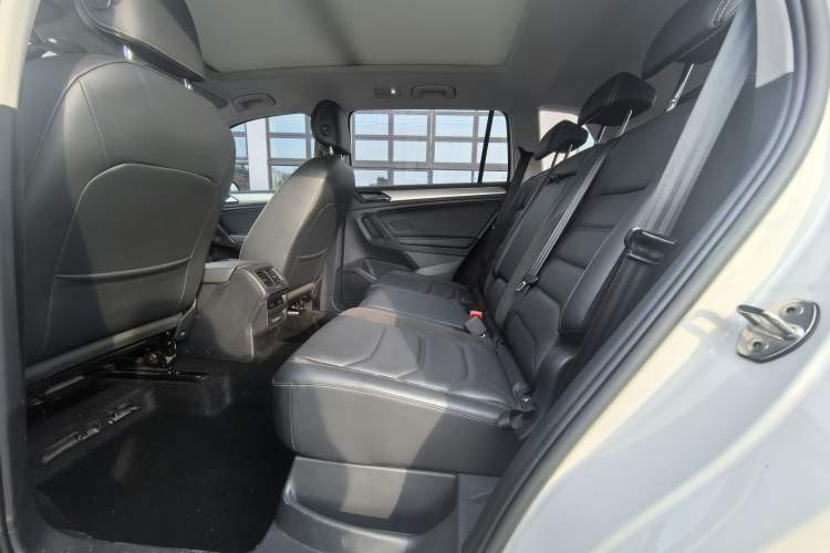 Used Volkswagen Tiguan L 2021 330TSI Automatic Two-Wheel Drive Smart Edition Interior 4