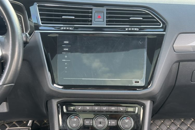 Used Volkswagen Tiguan L 2021 330TSI Automatic Two-Wheel Drive R-Line Enhanced Edition Interior 4