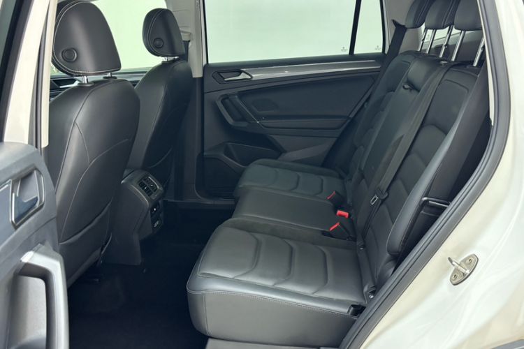 Used Volkswagen Tiguan L 2021 330TSI Automatic Two-Wheel Drive R-Line Enhanced Edition Interior 4