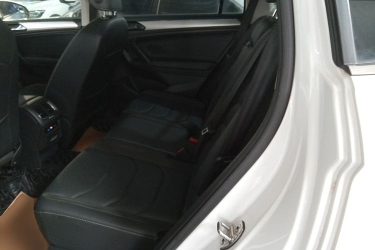 Used Volkswagen Tiguan L 2021 330TSI Automatic Two-Wheel Drive Smart Edition Interior 4