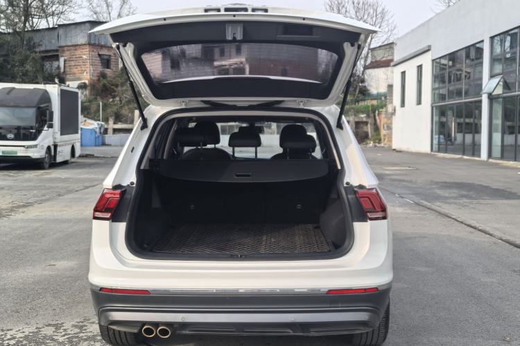 Used Volkswagen Tiguan L 2021 330TSI Automatic Two-Wheel Drive Smart Edition Interior 5