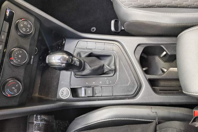Used Volkswagen Tiguan L 2021 280TSI Automatic Two-Wheel Drive Smart Edition Interior 5